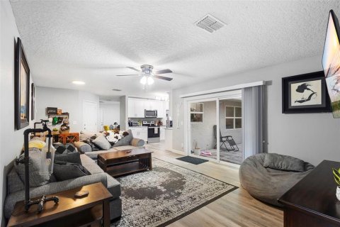 House in Eustis, Florida 4 bedrooms, 212.19 sq.m. № 1910818 - photo 19