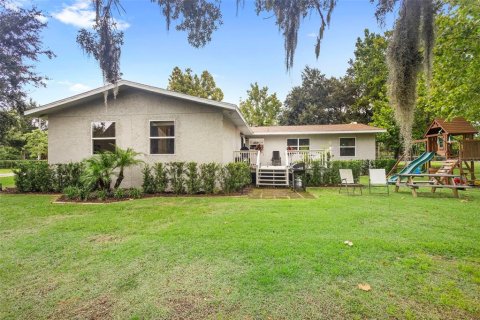 House in Eustis, Florida 4 bedrooms, 212.19 sq.m. № 1910818 - photo 5