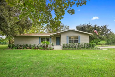 House in Eustis, Florida 4 bedrooms, 212.19 sq.m. № 1910818 - photo 3