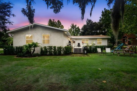 House in Eustis, Florida 4 bedrooms, 212.19 sq.m. № 1910818 - photo 2