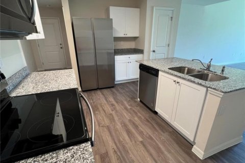 Touwnhouse à vendre à Lehigh Acres, Floride: 3 chambres, 136.38 m2 № 2085673 - photo 7