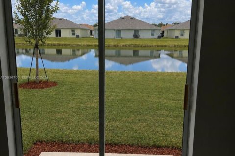 Touwnhouse à vendre à Lehigh Acres, Floride: 3 chambres, 136.38 m2 № 2085673 - photo 8