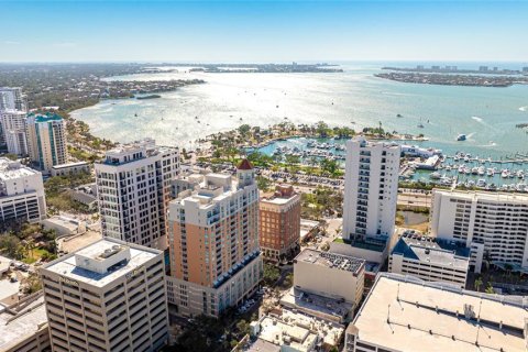 Condo in Sarasota, Florida, 2 bedrooms  № 2215179