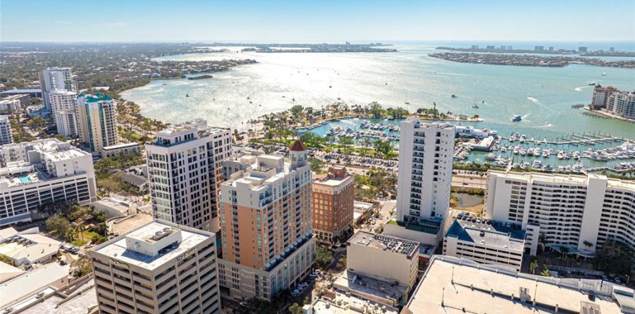 Condo in Sarasota, Florida, 2 bedrooms  № 2215179