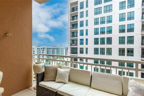 Condo in Sarasota, Florida, 2 bedrooms  № 2215179 - photo 25