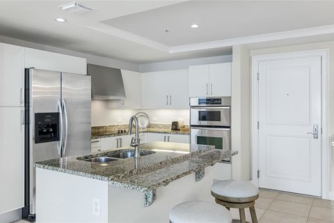 Condo in Sarasota, Florida, 2 bedrooms  № 2215179 - photo 10