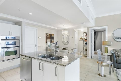 Condo in Sarasota, Florida, 2 bedrooms  № 2215179 - photo 12