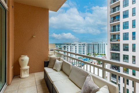 Condo in Sarasota, Florida, 2 bedrooms  № 2215179 - photo 26