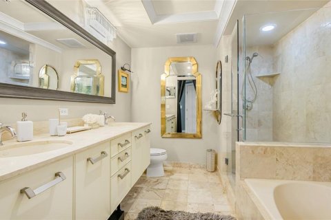 Condo in Sarasota, Florida, 2 bedrooms  № 2215179 - photo 18