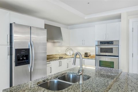 Condo in Sarasota, Florida, 2 bedrooms  № 2215179 - photo 11