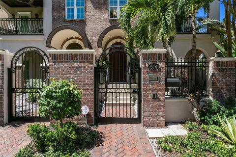 Casa en venta en Saint Petersburg, Florida, 4 dormitorios, 484.67 m2 № 2386038 - foto 4