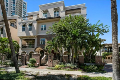 Casa en Saint Petersburg, Florida 4 dormitorios, 484.67 m2 № 2386038