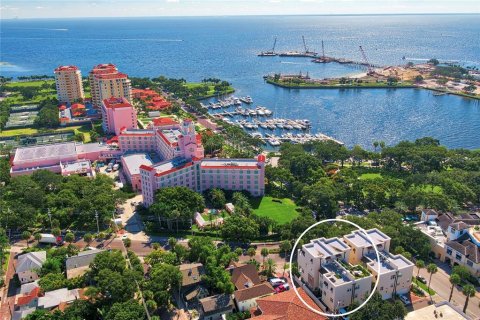 Casa en venta en Saint Petersburg, Florida, 4 dormitorios, 484.67 m2 № 2386038 - foto 3