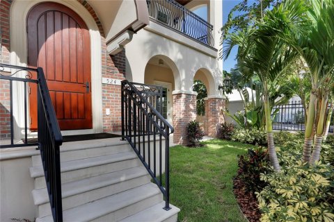 Casa en venta en Saint Petersburg, Florida, 4 dormitorios, 484.67 m2 № 2386038 - foto 5