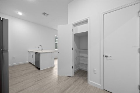 Townhouse in Davenport, Florida 5 bedrooms, 199.28 sq.m. № 1529950 - photo 8