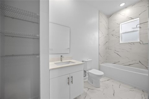 Townhouse in Davenport, Florida 5 bedrooms, 199.28 sq.m. № 1529950 - photo 6