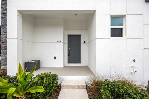 Townhouse in Davenport, Florida 5 bedrooms, 199.28 sq.m. № 1529950 - photo 4