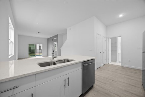 Townhouse in Davenport, Florida 5 bedrooms, 199.28 sq.m. № 1529950 - photo 12
