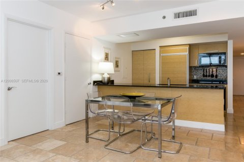 Copropriété à louer à Hallandale Beach, Floride: 2 chambres, 124.21 m2 № 2145683 - photo 3