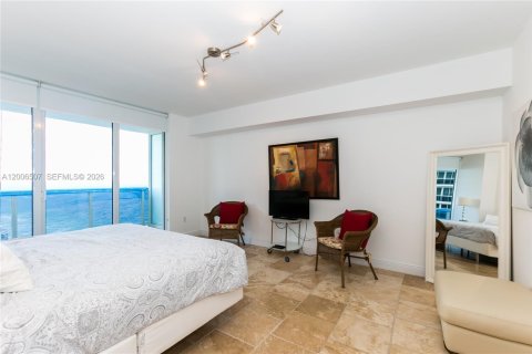 Copropriété à louer à Hallandale Beach, Floride: 2 chambres, 124.21 m2 № 2145683 - photo 9