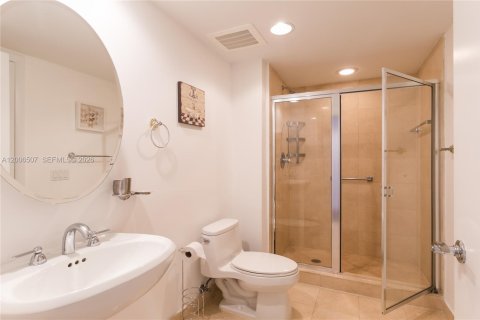 Copropriété à louer à Hallandale Beach, Floride: 2 chambres, 124.21 m2 № 2145683 - photo 14