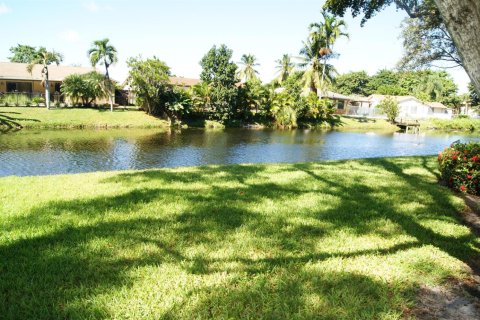 Condo in Coconut Creek, Florida, 2 bedrooms № 2083395 - photo 12