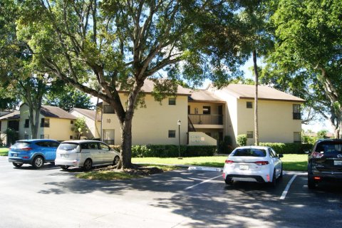 Condo in Coconut Creek, Florida, 2 bedrooms № 2083395 - photo 10