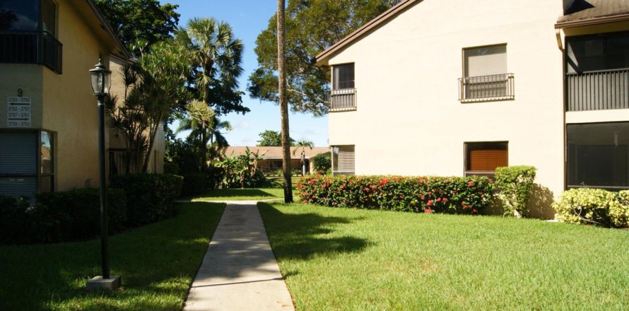 Condo in Coconut Creek, Florida, 2 bedrooms № 2083395