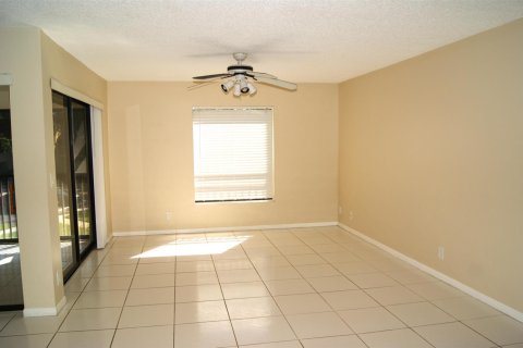 Condo in Coconut Creek, Florida, 2 bedrooms № 2083395 - photo 3