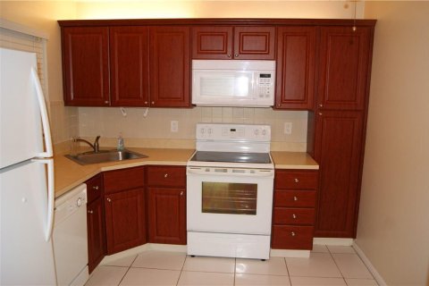 Condo in Coconut Creek, Florida, 2 bedrooms № 2083395 - photo 4