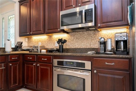 Condo in Orlando, Florida, 4 bedrooms  № 1378324 - photo 9