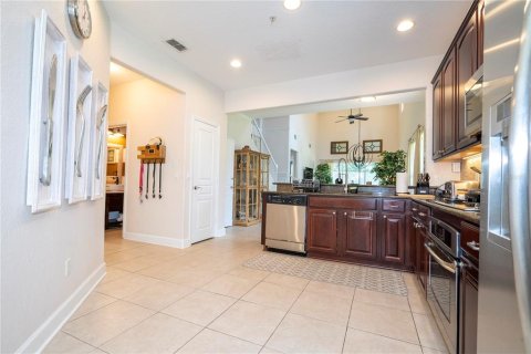 Condo in Orlando, Florida, 4 bedrooms  № 1378324 - photo 13