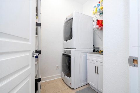 Condo in Orlando, Florida, 4 bedrooms  № 1378324 - photo 18