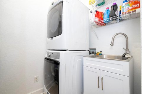 Condo in Orlando, Florida, 4 bedrooms  № 1378324 - photo 19
