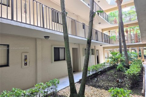 Купить кондоминиум в Майами, Флорида 2 спальни, 89.65м2, № 1839534 - фото 2