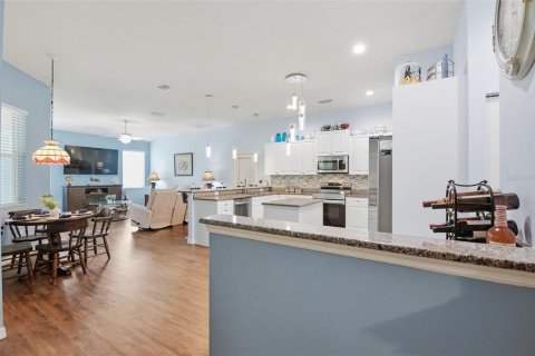 House in Bradenton, Florida 3 bedrooms, 214.98 sq.m. № 2152045 - photo 7