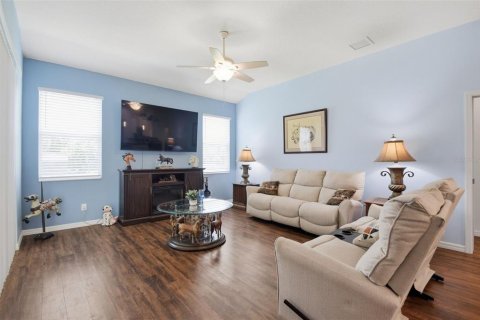 House in Bradenton, Florida 3 bedrooms, 214.98 sq.m. № 2152045 - photo 9