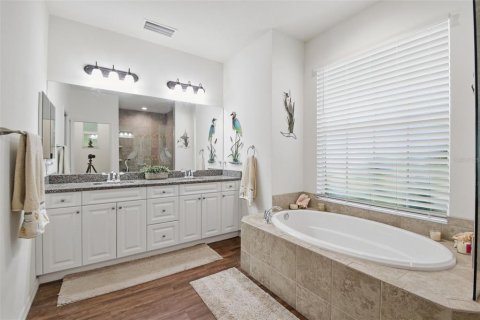 House in Bradenton, Florida 3 bedrooms, 214.98 sq.m. № 2152045 - photo 19