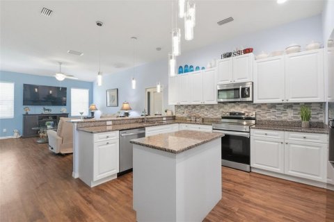 House in Bradenton, Florida 3 bedrooms, 214.98 sq.m. № 2152045 - photo 6