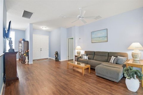 House in Bradenton, Florida 3 bedrooms, 214.98 sq.m. № 2152045 - photo 13