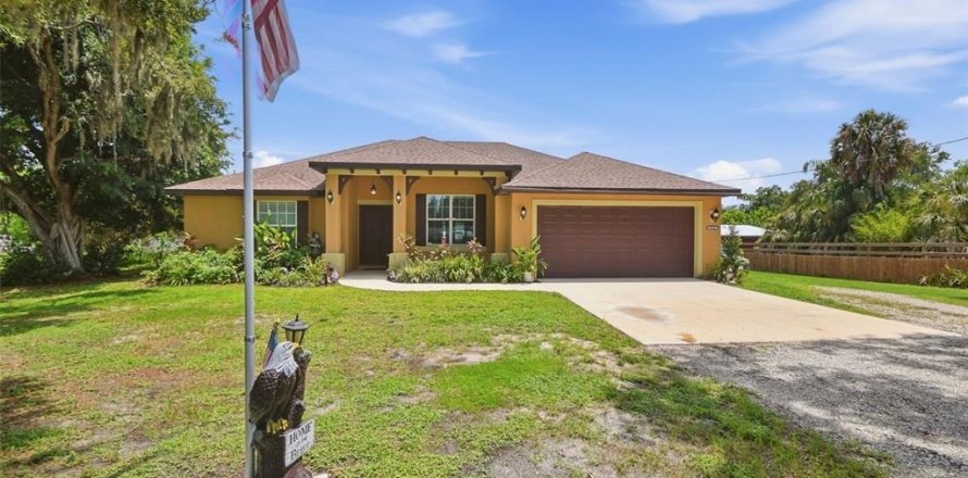 House in Bradenton, Florida 3 bedrooms, 214.98 sq.m. № 2152045