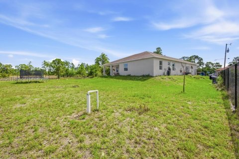 Villa ou maison à vendre à Lehigh Acres, Floride: 3 chambres, 167.78 m2 № 2075025 - photo 28