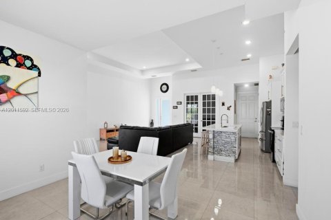 Villa ou maison à vendre à Lehigh Acres, Floride: 3 chambres, 167.78 m2 № 2075025 - photo 6