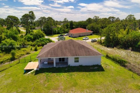 Villa ou maison à vendre à Lehigh Acres, Floride: 3 chambres, 167.78 m2 № 2075025 - photo 27