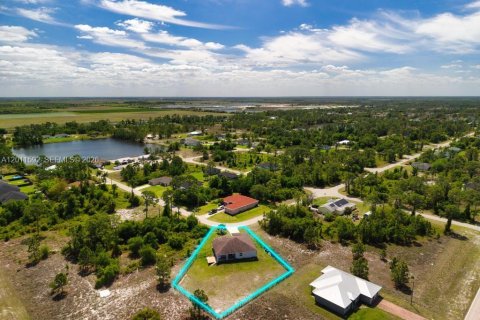 Villa ou maison à vendre à Lehigh Acres, Floride: 3 chambres, 167.78 m2 № 2075025 - photo 23