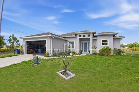 Villa ou maison à Lehigh Acres, Floride 3 chambres, 167.78 m2 № 2075025