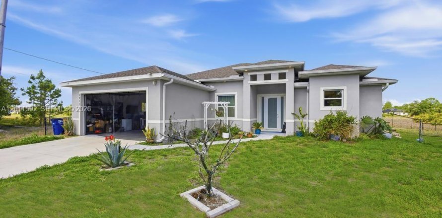 Villa ou maison à Lehigh Acres, Floride 3 chambres, 167.78 m2 № 2075025