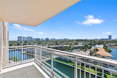 Copropriété à vendre à Hallandale Beach, Floride: 2 chambres, 107.02 m2 № 2090414 - photo 4