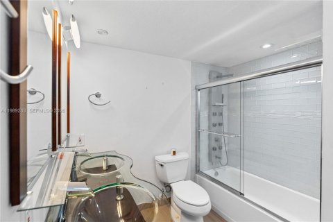 Copropriété à vendre à Hallandale Beach, Floride: 2 chambres, 107.02 m2 № 2090414 - photo 26