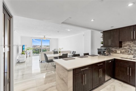 Copropriété à vendre à Hallandale Beach, Floride: 2 chambres, 107.02 m2 № 2090414 - photo 10